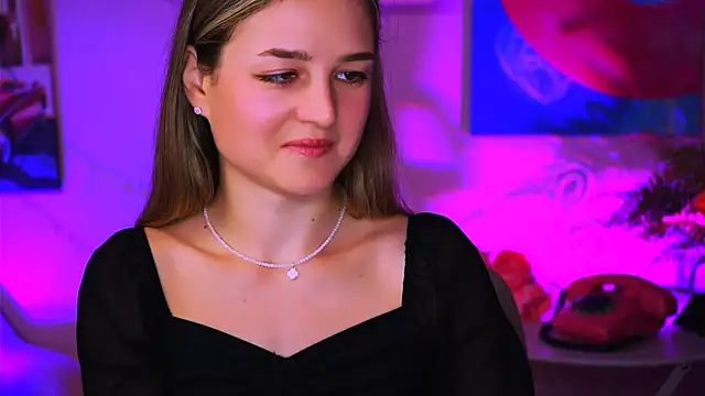 Snapshot of DeboraLarson chatting on January 13, 2025, 4:28 am DeboraLarson online show from January 13, 2025, 4:28 am