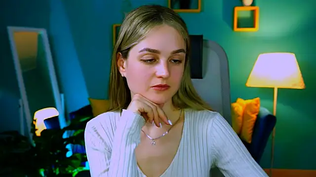 Snapshot of DeboraLarson chatting on March 9, 2025, 2:32 pm DeboraLarson online show from March 9, 2025, 2:32 pm