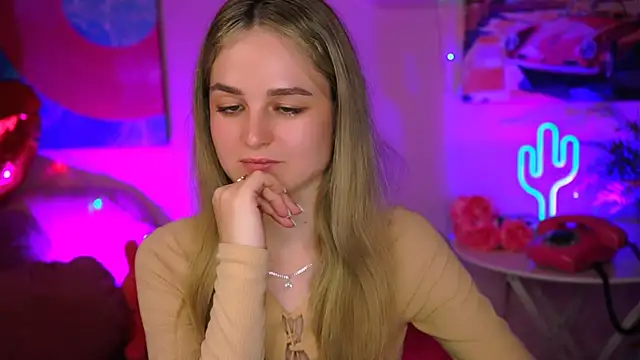 Snapshot of DeboraLarson chatting on March 11, 2025, 10:18 am DeboraLarson online show from March 11, 2025, 10:18 am