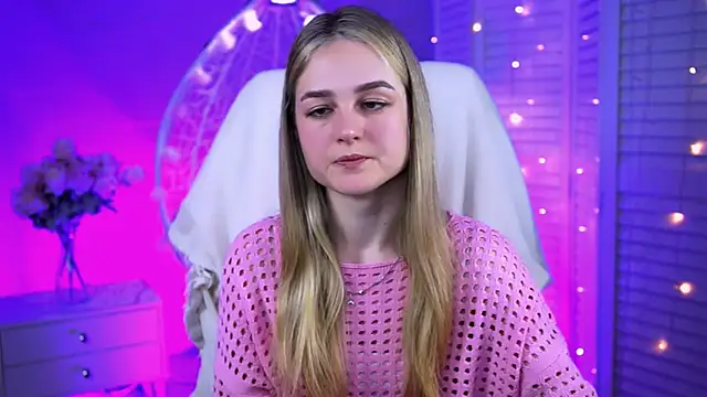 Snapshot of DeboraLarson chatting on March 19, 2025, 4:14 am DeboraLarson online show from March 19, 2025, 4:14 am