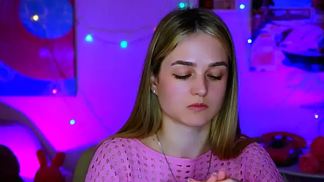 Snapshot of DeboraLarson chatting on March 21, 2025, 11:01 am DeboraLarson online show from March 21, 2025, 11:01 am