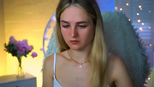 Snapshot of DeboraLarson chatting on September 18, 2025, 3:52 am DeboraLarson online show from September 18, 2025, 3:52 am