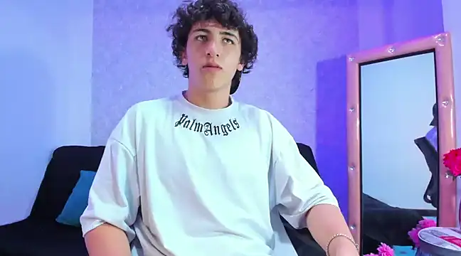 Snapshot of Kerverr_ chatting on December 2, 2024, 1:47 am Kerverr  online show from December 2, 2024, 1:47 am