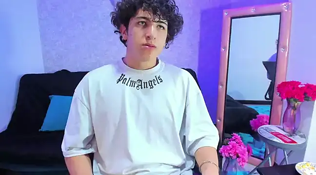 Snapshot of Kerverr_ chatting on December 2, 2024, 10:01 pm Kerverr  online show from December 2, 2024, 10:01 pm