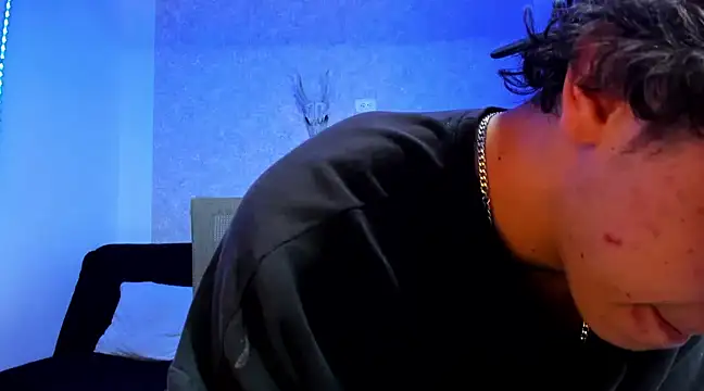 Snapshot of Kerverr_ chatting on December 17, 2024, 11:49 pm Kerverr  online show from December 17, 2024, 11:49 pm