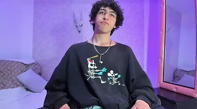 Snapshot of Kerverr_ chatting on January 14, 2025, 3:22 am Kerverr  online show from January 14, 2025, 3:22 am