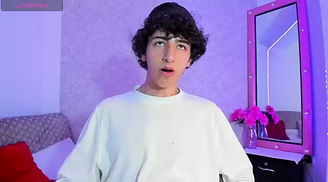 Snapshot of Kerverr_ chatting on January 15, 2025, 1:12 am Kerverr  online show from January 15, 2025, 1:12 am