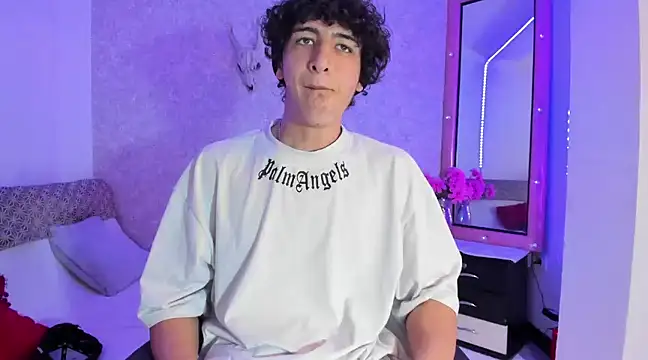 Snapshot of Kerverr_ chatting on January 16, 2025, 10:34 pm Kerverr  online show from January 16, 2025, 10:34 pm