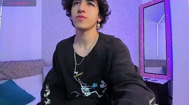 Snapshot of Kerverr_ chatting on January 24, 2025, 7:49 pm Kerverr  online show from January 24, 2025, 7:49 pm