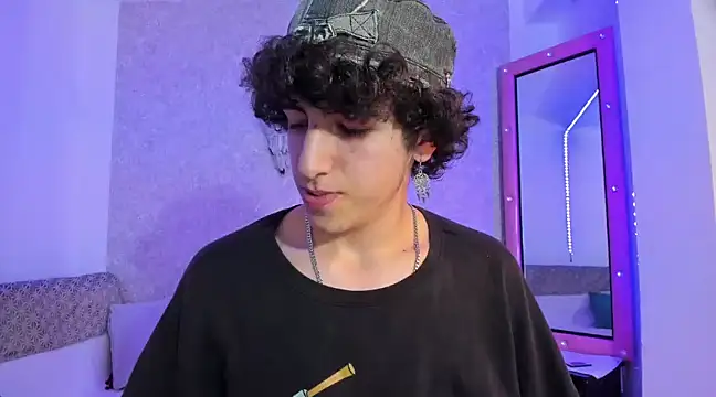 Snapshot of Kerverr_ chatting on January 25, 2025, 1:54 am Kerverr  online show from January 25, 2025, 1:54 am