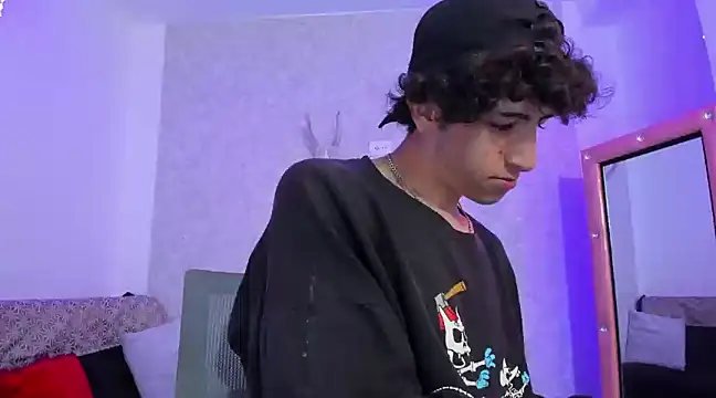 Snapshot of Kerverr_ chatting on February 3, 2025, 4:31 pm Kerverr  online show from February 3, 2025, 4:31 pm