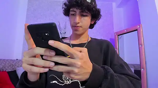 Snapshot of Kerverr_ chatting on February 3, 2025, 7:31 pm Kerverr  online show from February 3, 2025, 7:31 pm