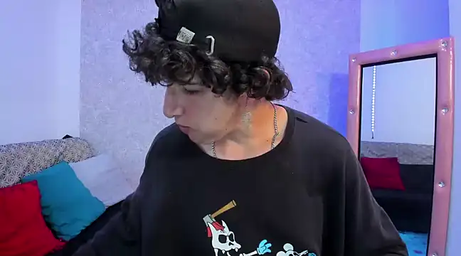 Snapshot of Kerverr_ chatting on February 6, 2025, 2:33 am Kerverr  online show from February 6, 2025, 2:33 am