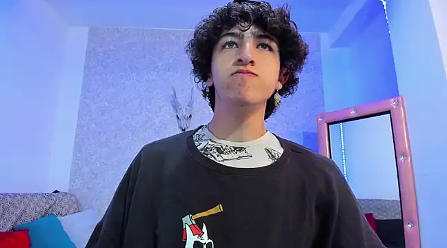 Snapshot of Kerverr_ chatting on February 7, 2025, 1:01 pm Kerverr  online show from February 7, 2025, 1:01 pm