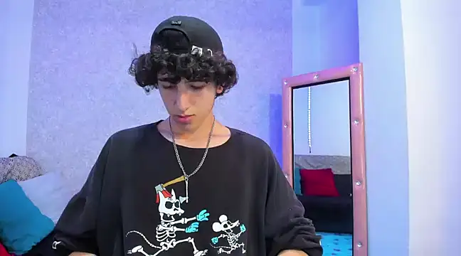 Snapshot of Kerverr_ chatting on February 7, 2025, 11:55 pm Kerverr  online show from February 7, 2025, 11:55 pm