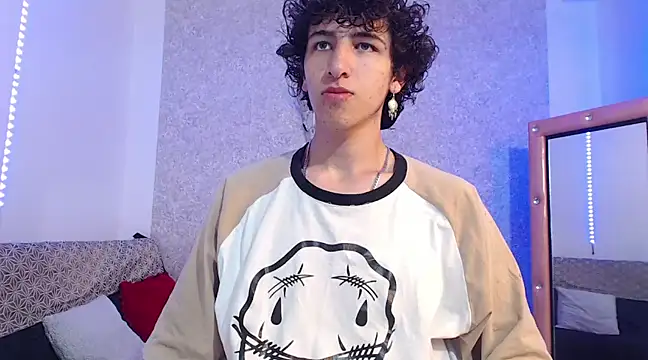 Snapshot of Kerverr_ chatting on February 12, 2025, 1:48 pm Kerverr  online show from February 12, 2025, 1:48 pm