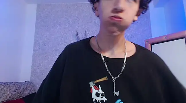 Snapshot of Kerverr_ chatting on February 18, 2025, 1:33 pm Kerverr  online show from February 18, 2025, 1:33 pm