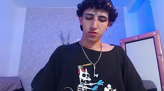 Snapshot of Kerverr_ chatting on February 18, 2025, 8:36 pm Kerverr  online show from February 18, 2025, 8:36 pm