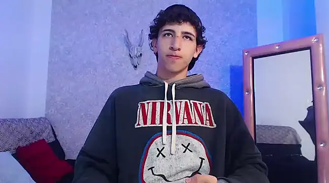 Snapshot of Kerverr_ chatting on February 20, 2025, 1:40 pm Kerverr  online show from February 20, 2025, 1:40 pm