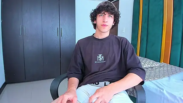 Snapshot of Kerverr_ chatting on September 10, 2025, 5:57 pm Kerverr  online show from September 10, 2025, 5:57 pm