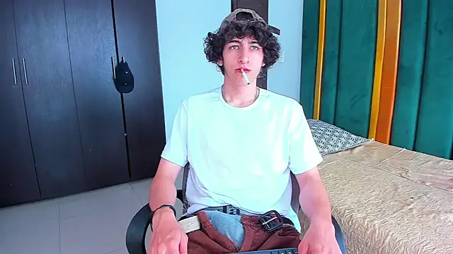 Snapshot of Kerverr_ chatting on September 23, 2025, 5:38 pm Kerverr  online show from September 23, 2025, 5:38 pm