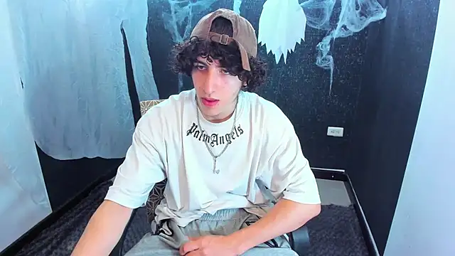 Snapshot of Kerverr_ chatting on October 16, 2025, 5:47 pm Kerverr  online show from October 16, 2025, 5:47 pm