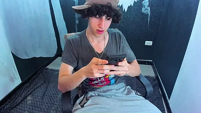 Snapshot of Kerverr_ chatting on October 18, 2025, 7:14 pm Kerverr  online show from October 18, 2025, 7:14 pm