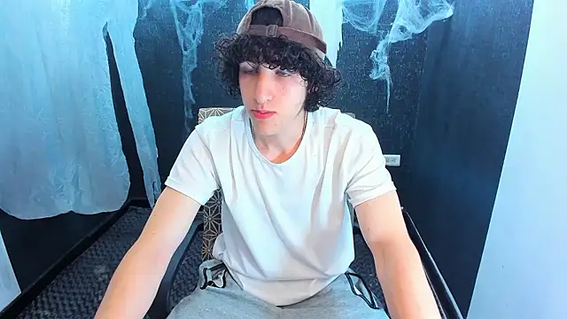 Snapshot of Kerverr_ chatting on October 27, 2025, 2:54 pm Kerverr  online show from October 27, 2025, 2:54 pm