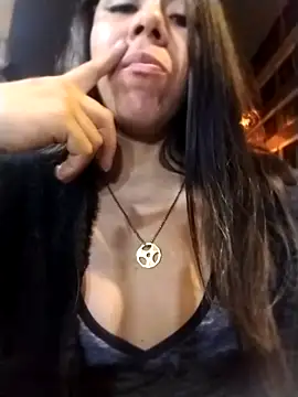 Snapshot of Karenn12 chatting on September 18, 2025, 3:30 am Karenn12 online show from September 18, 2025, 3:30 am