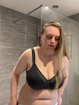 Snapshot of Vixen_Mistress_Ali chatting on March 2, 2025, 12:01 pm Vixen Mistress Ali online show from March 2, 2025, 12:01 pm