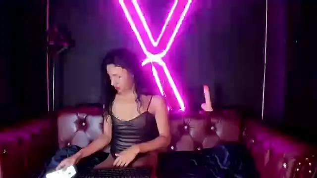 Snapshot of Sabrina_Rosse__ chatting on February 4, 2025, 3:44 am Sabrina Rosse   online show from February 4, 2025, 3:44 am