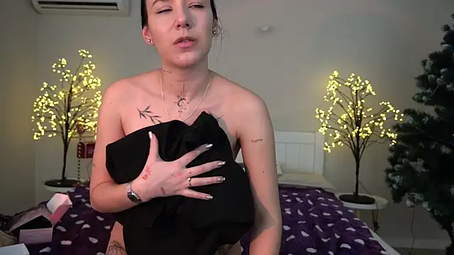 Snapshot of NikkiGoldSide chatting on January 11, 2025, 1:01 pm NikkiGoldSide online show from January 11, 2025, 1:01 pm