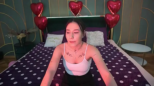 Snapshot of NikkiGoldSide chatting on February 12, 2025, 2:32 pm NikkiGoldSide online show from February 12, 2025, 2:32 pm