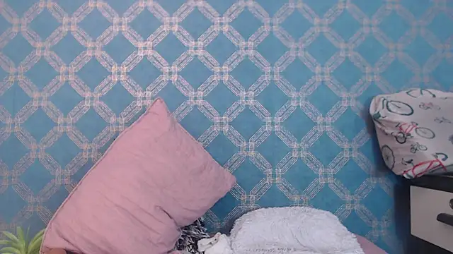 Snapshot of violeta_cute18 chatting on January 24, 2025, 10:51 pm violeta cute18 online show from January 24, 2025, 10:51 pm