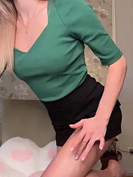 Snapshot of Tiffanyhunt chatting on October 17, 2025, 1:25 pm Tiffanyhunt online show from October 17, 2025, 1:25 pm