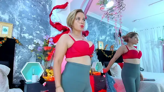 Snapshot of AuroraRojas chatting on February 11, 2025, 10:07 pm AuroraRojas online show from February 11, 2025, 10:07 pm