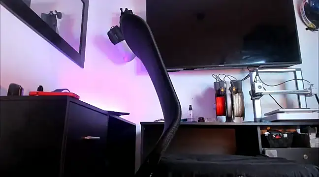 Snapshot of _Heracles1 chatting on December 9, 2024, 2:06 pm Heracles1 online show from December 9, 2024, 2:06 pm