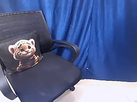 Snapshot of cutie-pie8 chatting on February 28, 2025, 8:18 pm cutie-pie8 online show from February 28, 2025, 8:18 pm