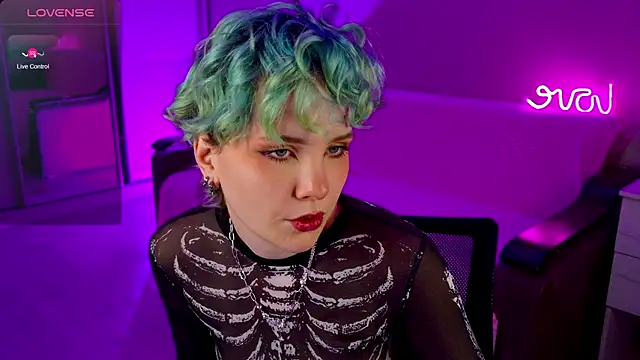 Snapshot of School_Love chatting on January 4, 2025, 4:11 pm School Love online show from January 4, 2025, 4:11 pm