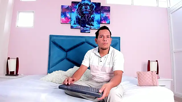 KattiaRose online show from December 7, 2024, 7:32 pm