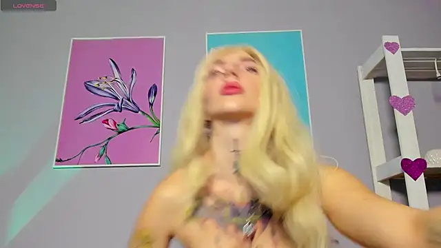 Snapshot of AnneTenet chatting on December 15, 2024, 9:13 am AnneTenet online show from December 15, 2024, 9:13 am