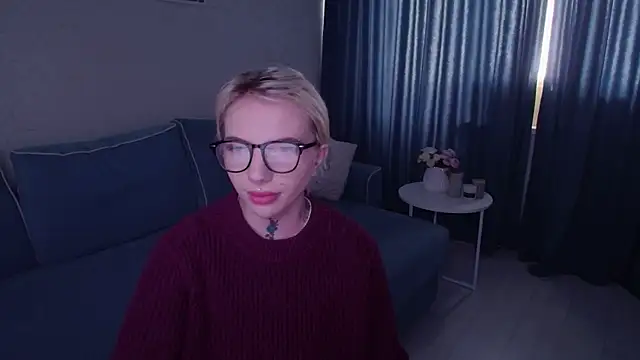 Snapshot of AnneTenet chatting on October 3, 2025, 9:28 am AnneTenet online show from October 3, 2025, 9:28 am