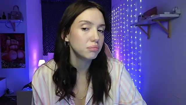 Snapshot of AliceSpark chatting on December 7, 2024, 6:15 pm AliceSpark online show from December 7, 2024, 6:15 pm