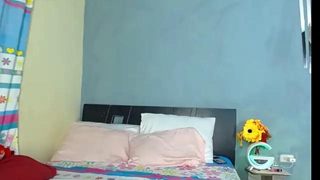 Snapshot of Madison__12 chatting on February 8, 2025, 11:13 pm Madison  12 online show from February 8, 2025, 11:13 pm