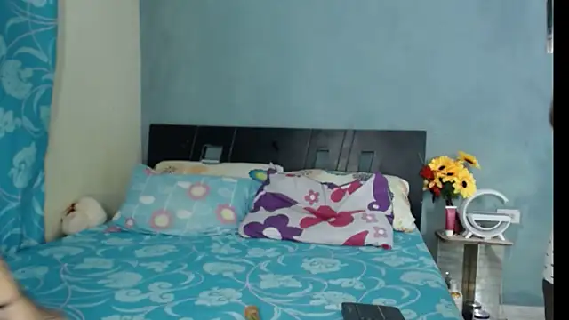 Snapshot of Madison__12 chatting on February 21, 2025, 2:17 am Madison  12 online show from February 21, 2025, 2:17 am