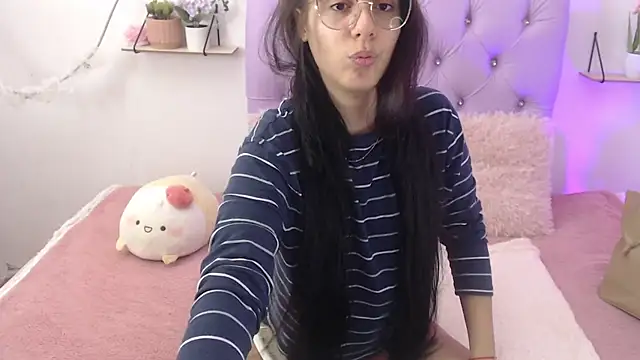 Snapshot of Freyja_01 chatting on March 21, 2025, 9:23 pm Freyja 01 online show from March 21, 2025, 9:23 pm