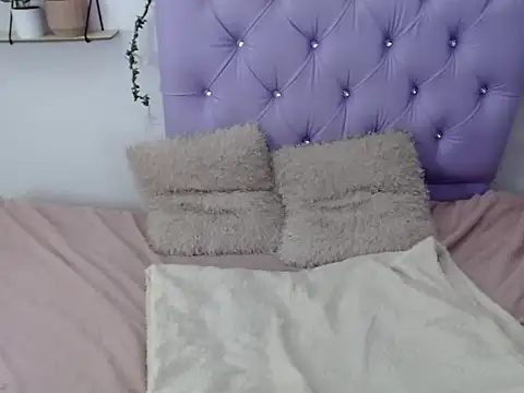 Freyja 01 online show from October 7, 2025, 9:34 pm