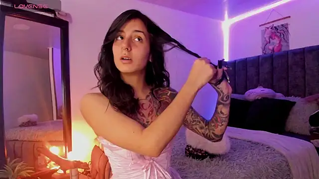 Snapshot of Alice_woodville chatting on February 14, 2025, 7:12 pm Alice woodville online show from February 14, 2025, 7:12 pm