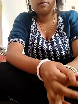 Snapshot of Priya_2222 chatting on March 4, 2025, 8:02 am Priya 2222 online show from March 4, 2025, 8:02 am