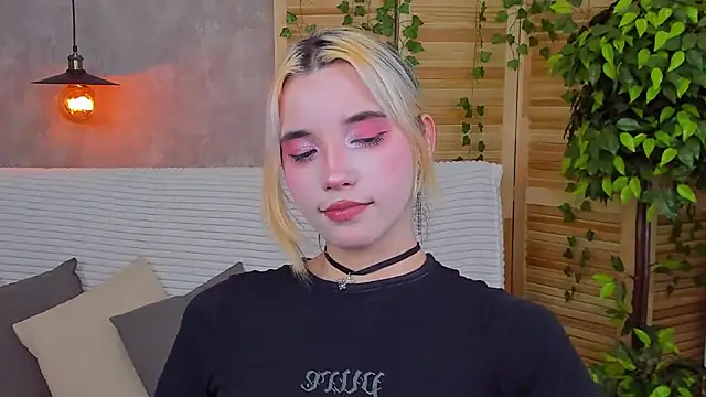 as1an girlfriend online show from January 28, 2025, 10:45 am